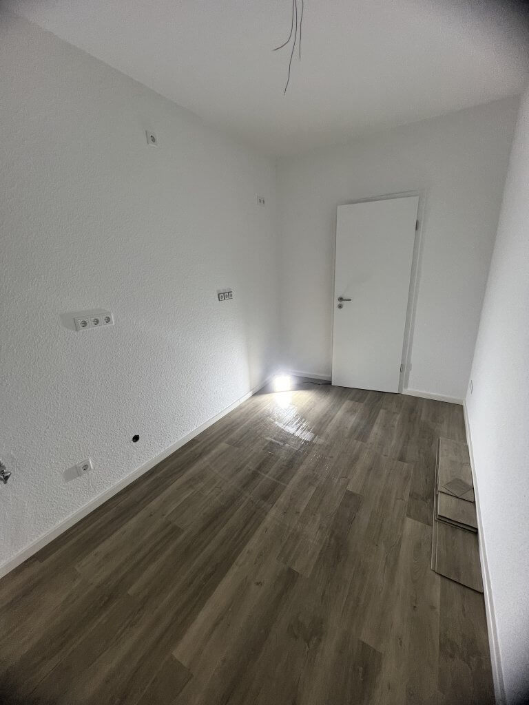 Komplett renovierte Küche – neue Fronten, Bodenbelag und Wandgestaltung