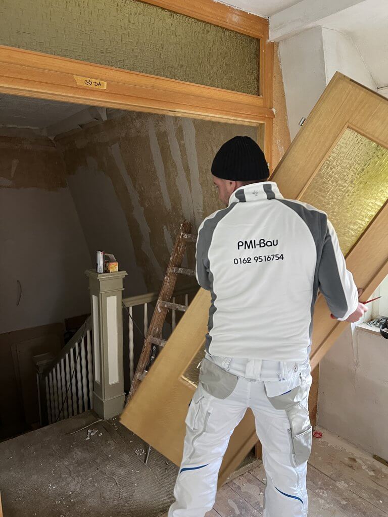 Demontaje alter Türen | PMI-BAU