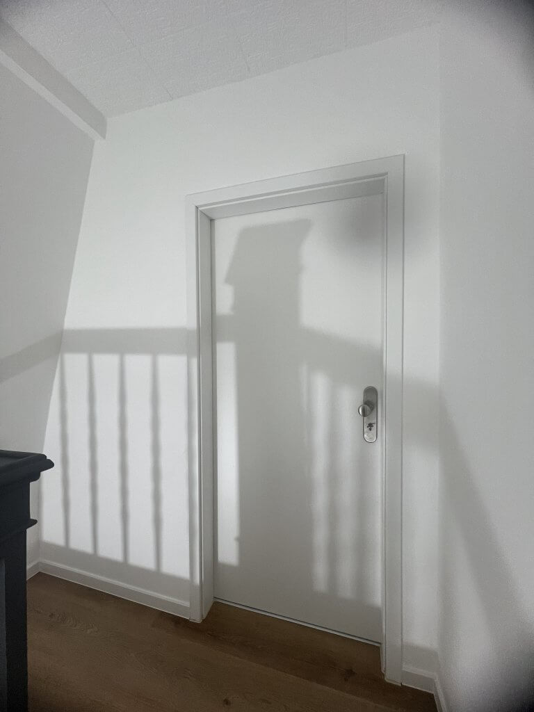 Neu Montierte Eingangstür Von PMI- bau